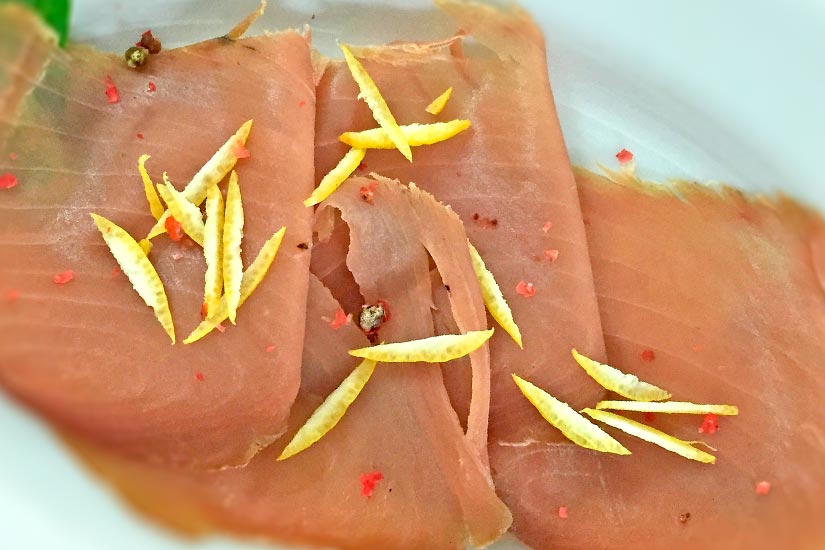 Sliced tuna with oranges